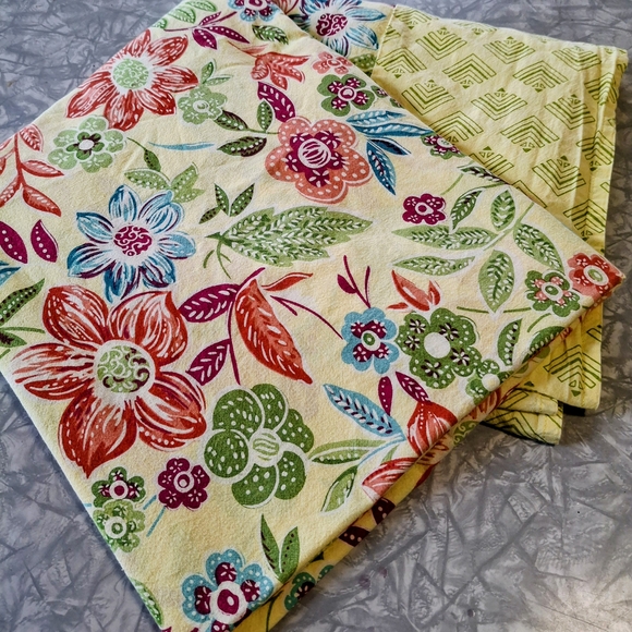 April Cornell Tablecloth - Picture 2 of 6